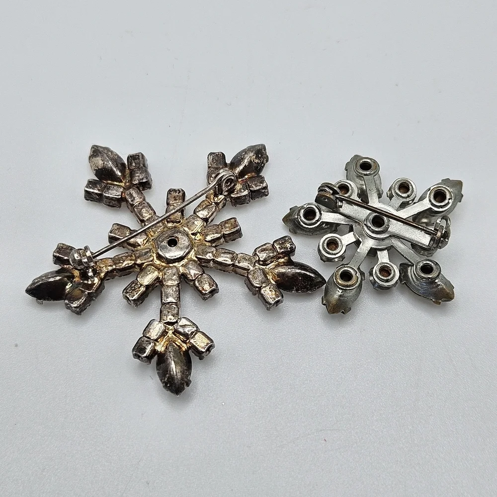 VINTAGE Rhinestone Silver Tone Snowflake Brooch Pin Set of Two Winter